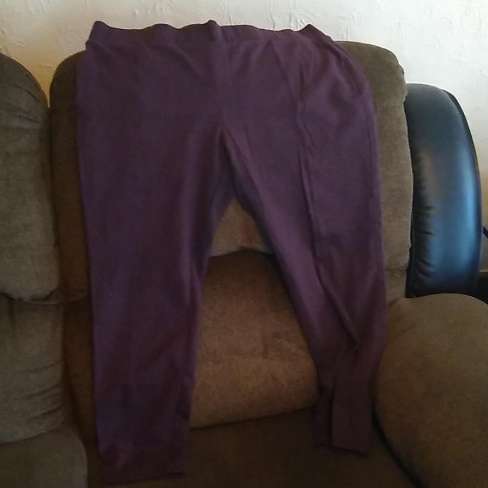 Maroon leggings